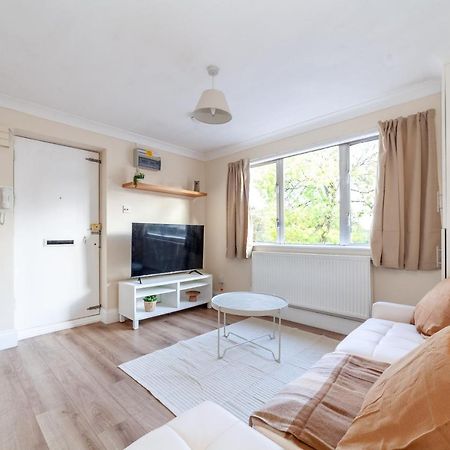 Lovely Studio Flat In Wimbledon W/ Free Parking Londres Exterior foto